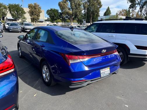 2023 Hyundai ELANTRA SE