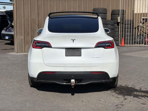2021 Tesla Model Y Long Range Dual Motor All-Wheel Drive
