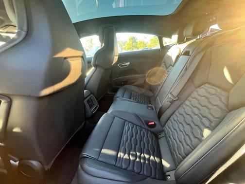 2023 Audi e-tron GT Premium Plus quattro