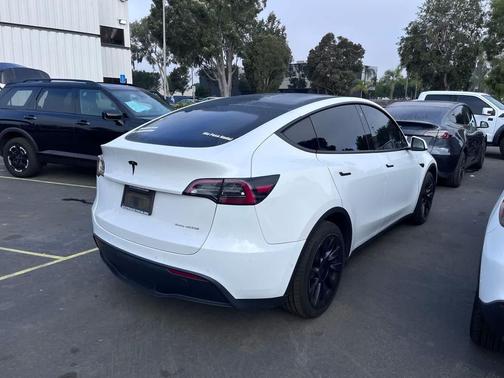 2022 Tesla Model Y Long Range Dual Motor All-Wheel Drive