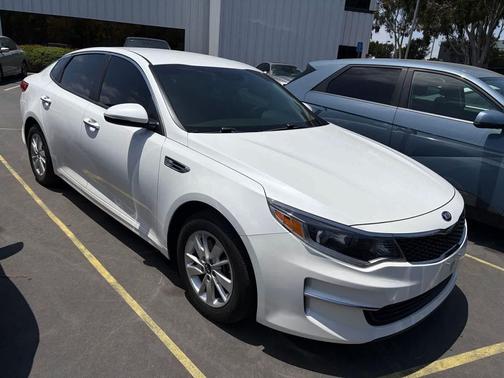 Snow White Pearl 2018 Kia Optima LX