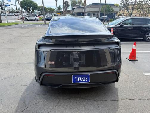 2026 Tesla Model Y AWD