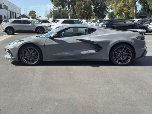 2025 Chevrolet Corvette Stingray w/2LT