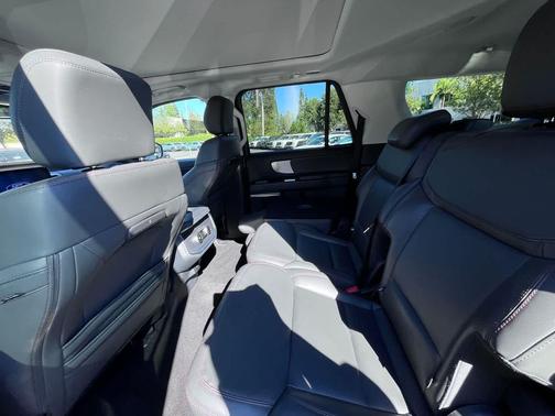 2025 Ford Expedition Max Active 4x2