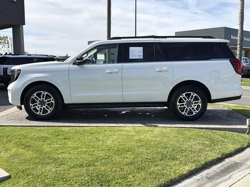 Star White Metallic Tri-Coat 2025 Ford Expedition Max Active 4x2