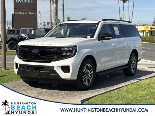 Star White Metallic Tri-Coat 2025 Ford Expedition Max Active 4x2
