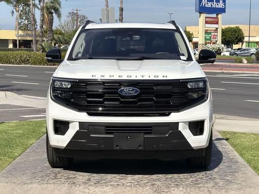 Star White Metallic Tri-Coat 2025 Ford Expedition Max Active 4x2