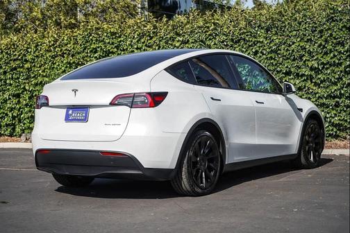 Pearl White Multi-Coat 2021 Tesla Model Y Long Range Dual Motor All-Wheel Drive