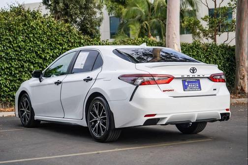 Ice Cap 2023 Toyota Camry SE