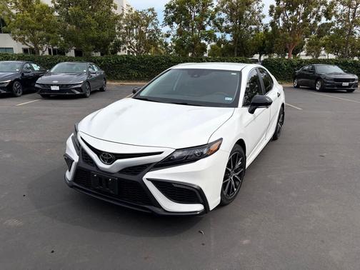 Ice Cap 2023 Toyota Camry SE