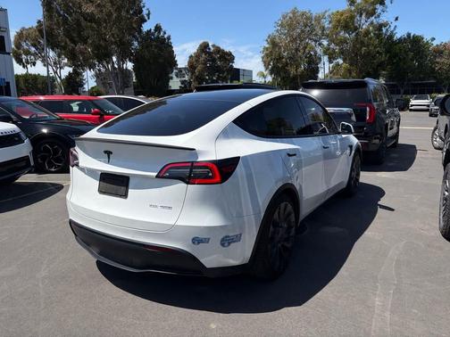 White 2021 Tesla Model Y Performance Dual Motor All-Wheel Drive