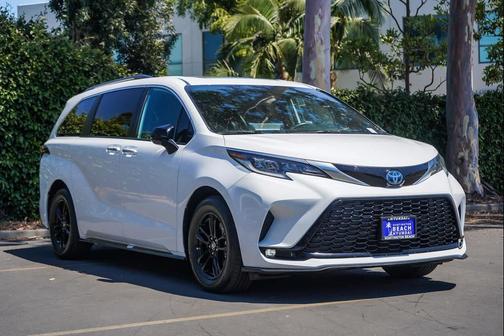 White 2022 Toyota Sienna XSE 7 Passenger