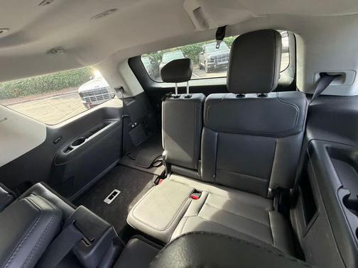 Agate Black Metallic 2025 Ford Expedition Active