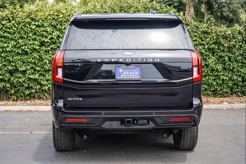 Agate Black Metallic 2025 Ford Expedition Active