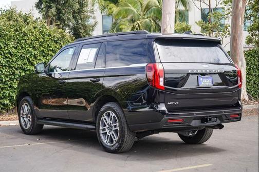 Agate Black Metallic 2025 Ford Expedition Active