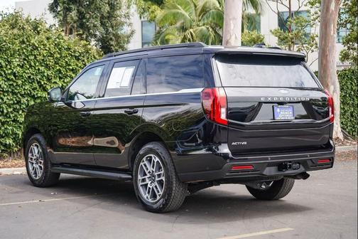 Agate Black Metallic 2025 Ford Expedition Active