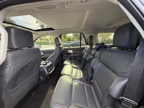 Agate Black Metallic 2025 Ford Expedition Active