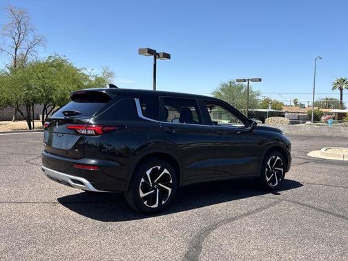 Black Diamond 2024 Mitsubishi Outlander SE