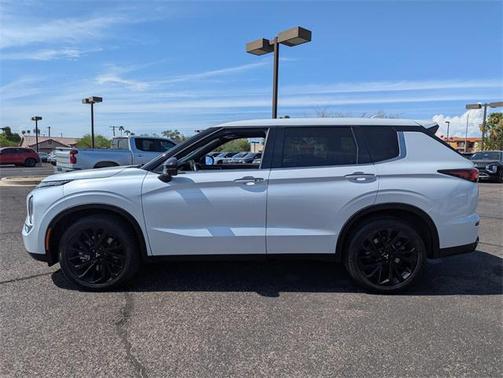 2024 Mitsubishi Outlander SE Black Edition w/Pano Roof S-AWC
