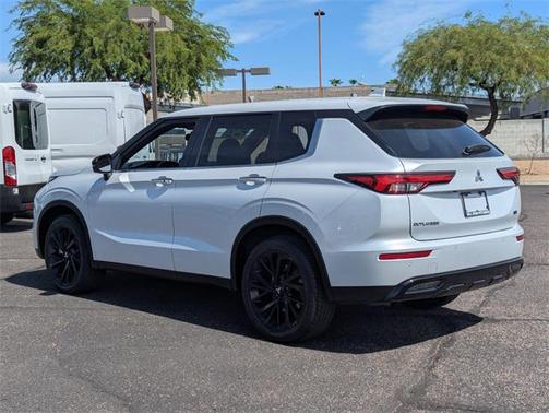 2024 Mitsubishi Outlander SE Black Edition w/Pano Roof S-AWC