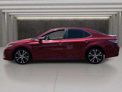 Pearl 2018 Toyota Camry SE