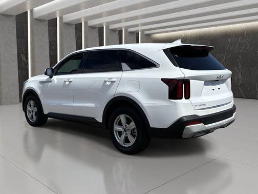 Glacial White Pearl 2025 Kia Sorento LX