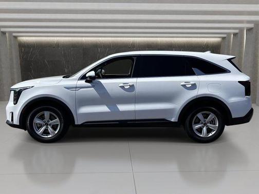 Glacial White Pearl 2025 Kia Sorento LX