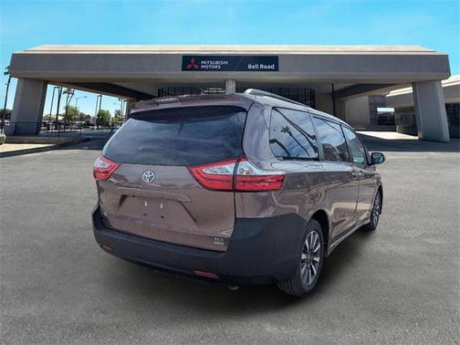 2018 Toyota Sienna XLE