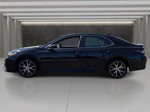 Midnight Black Metallic 2022 Toyota Camry SE
