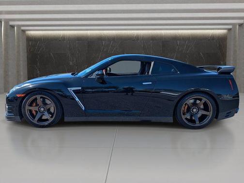Jet Black Pearl 2015 Nissan GT-R Black Edition