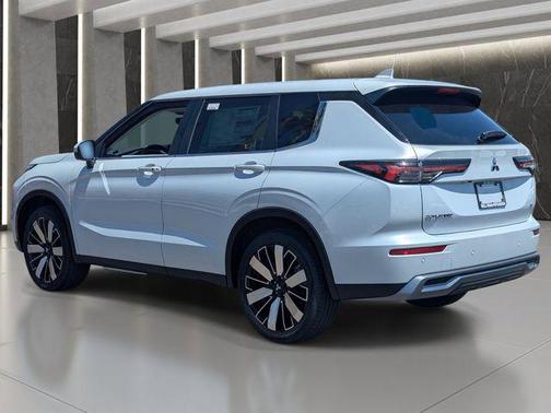 White Diamond 2026 Mitsubishi Outlander SE 1.5T S-AWC