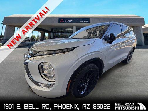White Diamond 2024 Mitsubishi Outlander SE S-AWC