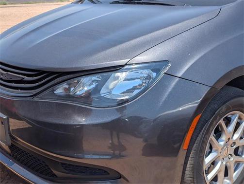 2021 Chrysler Voyager LXI