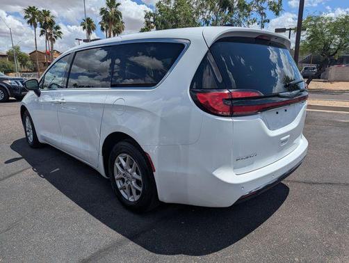 Bright White Clearcoat 2024 Chrysler Pacifica Touring L