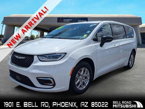 Bright White Clearcoat 2024 Chrysler Pacifica Touring L