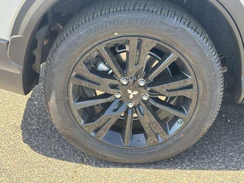 White Diamond 2026 Mitsubishi Eclipse Cross LE