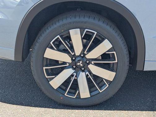 Moonstone Gray Metallic W/ Black Roof 2026 Mitsubishi Outlander SEL 1.5T 2WD
