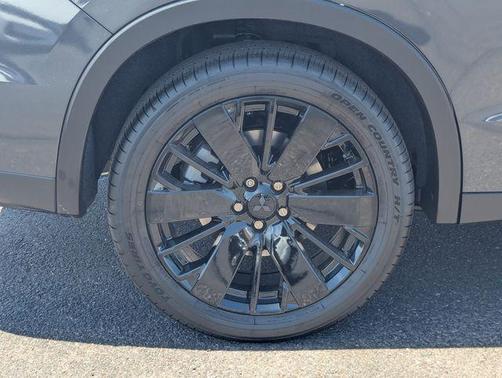 Graphite Gray 2026 Mitsubishi Outlander LE 1.5T 2WD