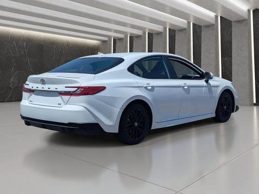 Ice 2025 Toyota Camry SE