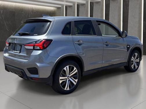 Mercury Gray Metallic 2025 Mitsubishi Outlander Sport 2.0 ES