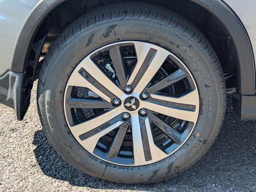 Mercury Gray Metallic 2025 Mitsubishi Outlander Sport 2.0 ES