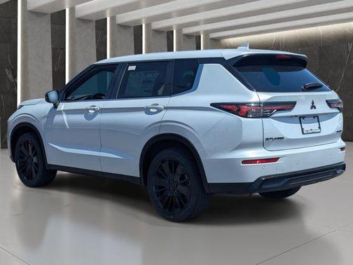 White Diamond 2026 Mitsubishi Outlander LE 1.5T 2WD