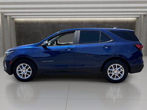 Blue Glow Metallic 2022 Chevrolet Equinox LS