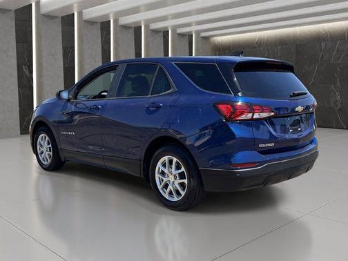 Blue Glow Metallic 2022 Chevrolet Equinox LS