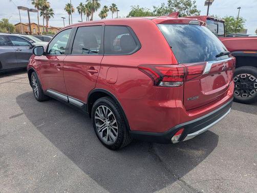 Rally Red Metallic 2018 Mitsubishi Outlander ES