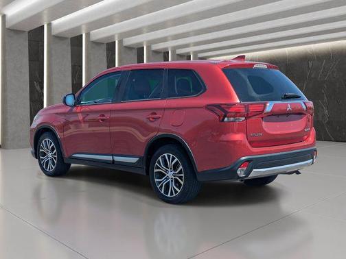 Rally Red Metallic 2018 Mitsubishi Outlander ES