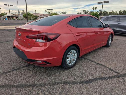 2019 Hyundai ELANTRA SE