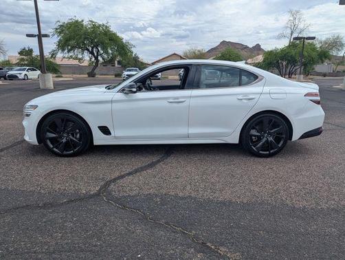 Uyuni White 2023 Genesis G70 2.0T RWD