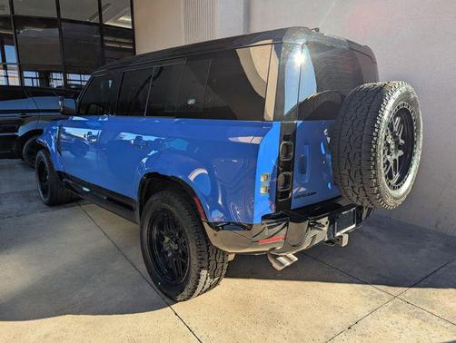 2023 Land Rover Defender V8