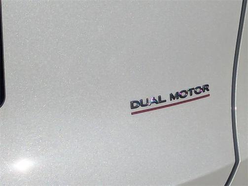 Pearl White Multi-Coat 2022 Tesla Model Y Performance Dual Motor All-Wheel Drive